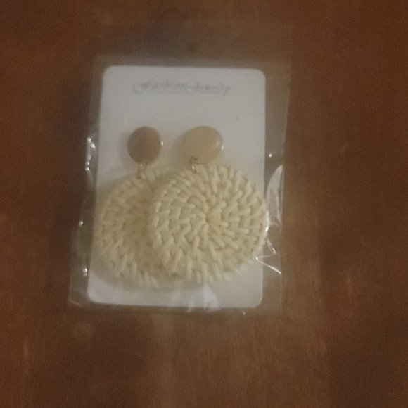 Latched Mama Petite Navy Peach Floral Romper and earrings - Picture 5 of 5